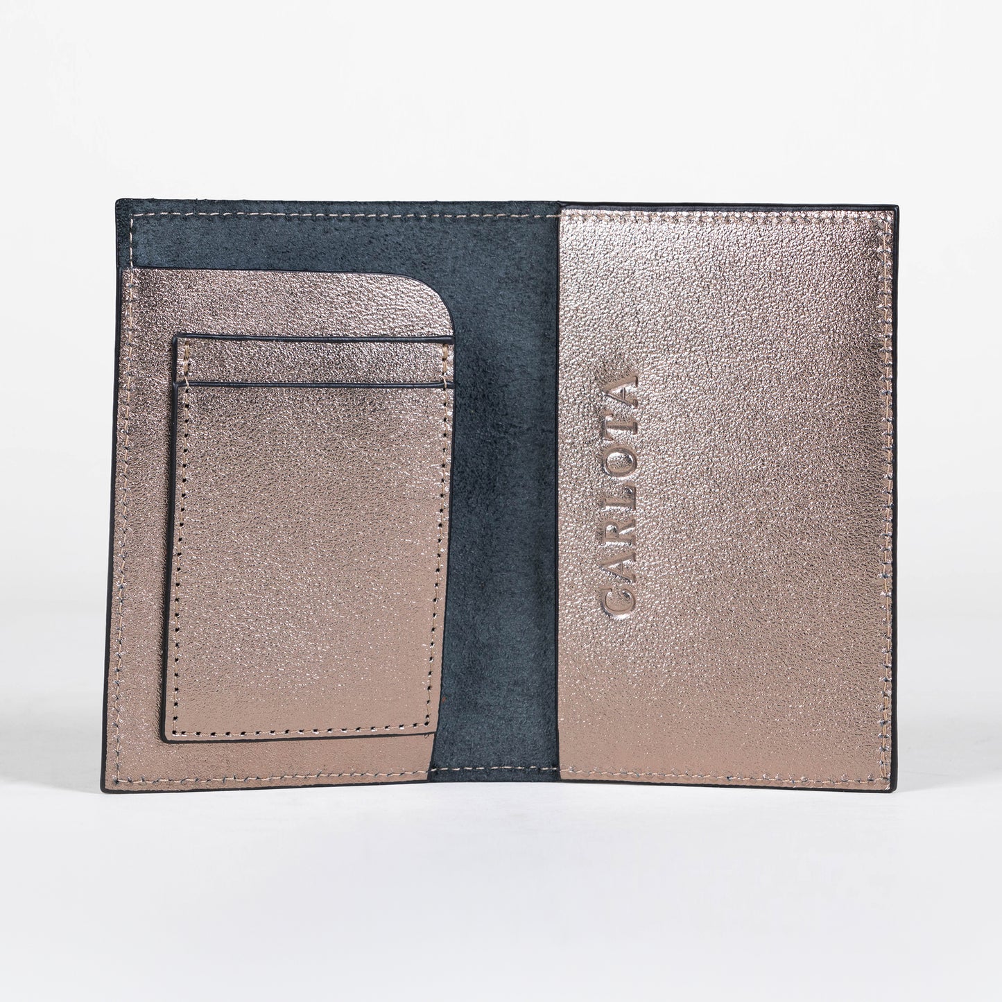 PORTA PASAPORTE ORO