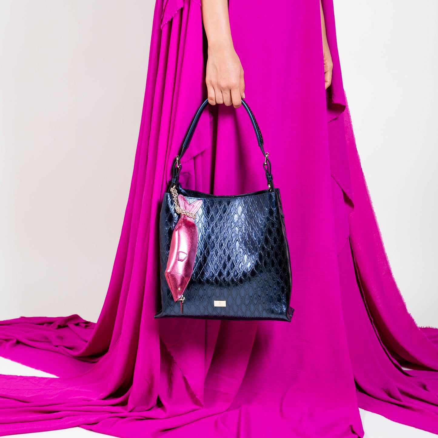 HOBO PESCADO AZUL MARINO