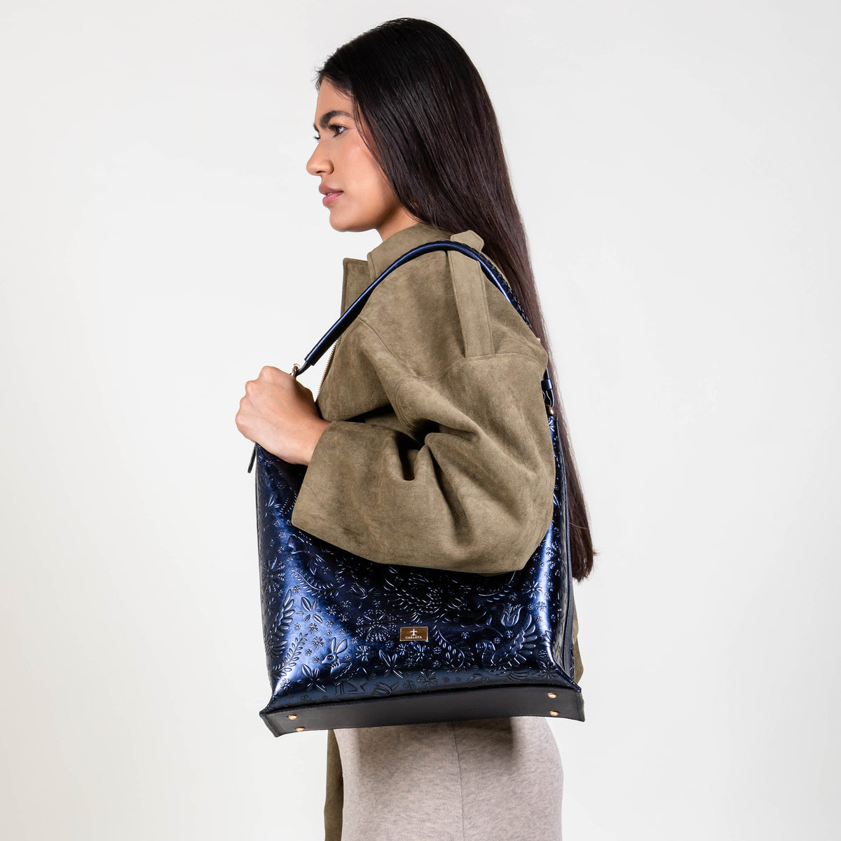HOBO AZUL MARINO