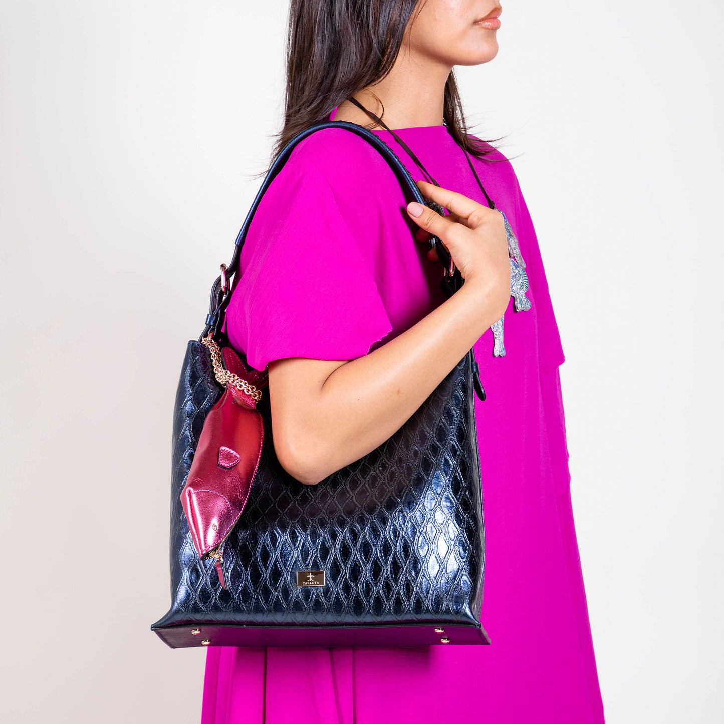 HOBO PESCADO AZUL MARINO