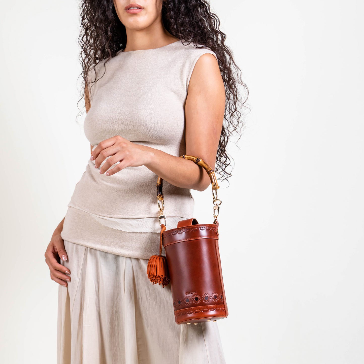 CROSSBODY BUCKET ARCILLA