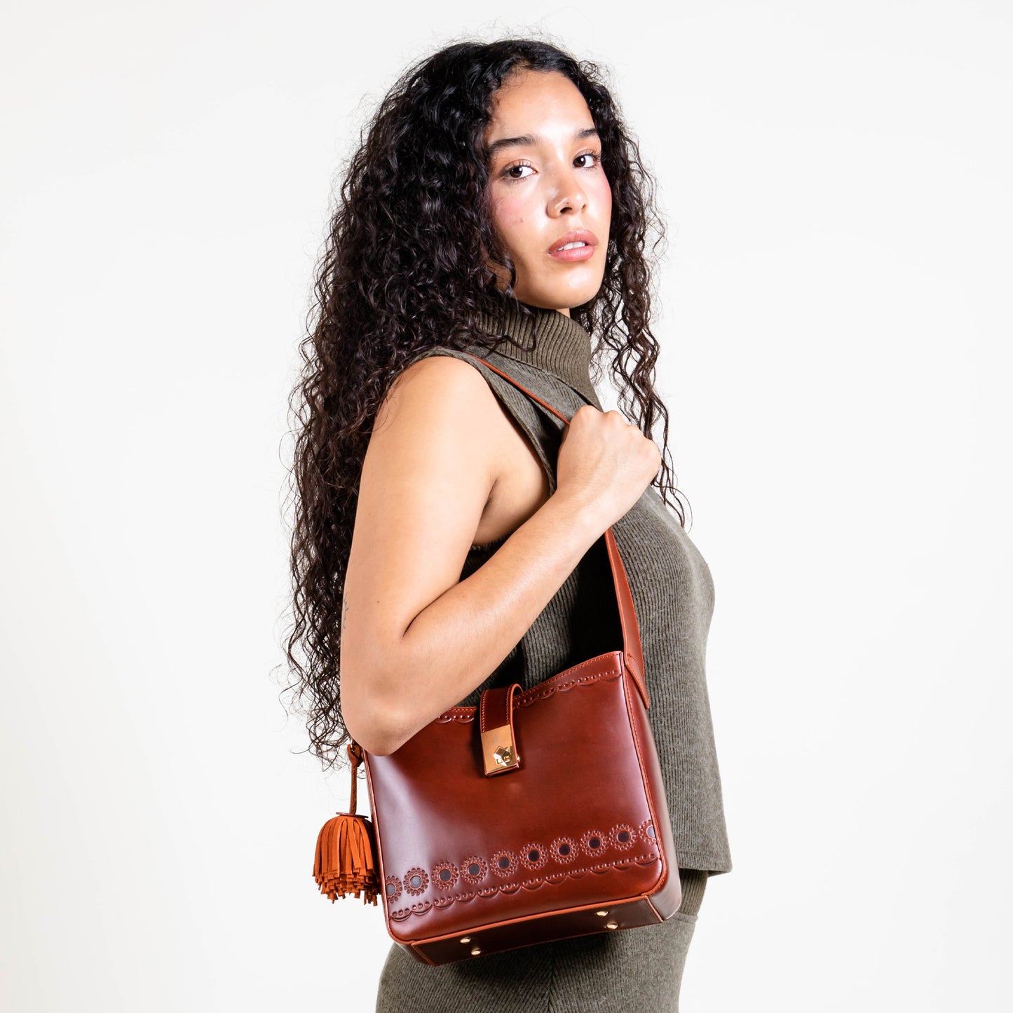 SHOULDER MACETA ARCILLA