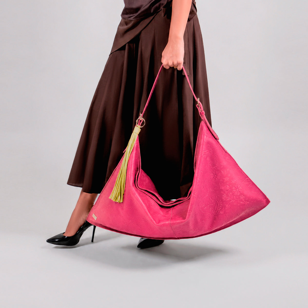 HOBO XL GRABADO FUCSIA